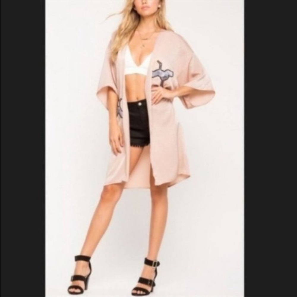 Forever 21 Kimono Dusterโ Crane Appliquรฉ